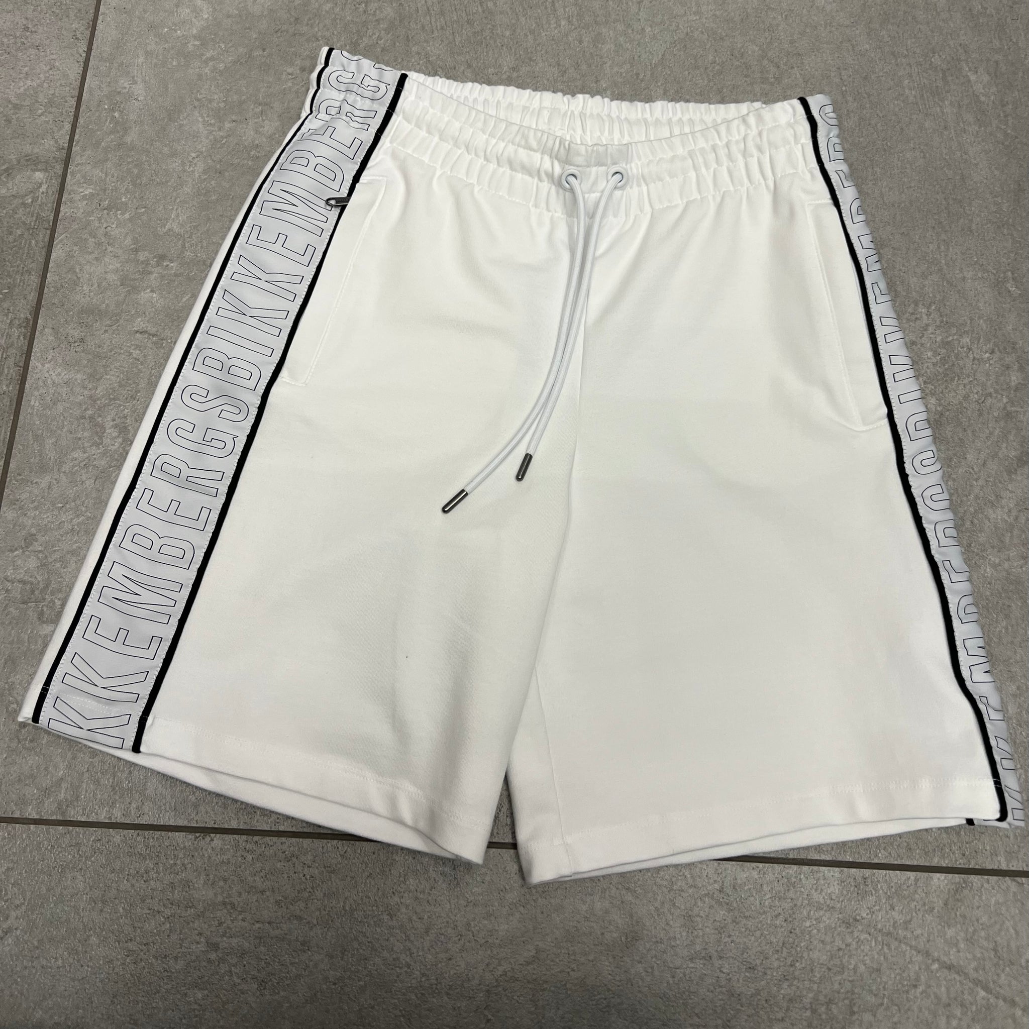 BERMUDA BIKKEMBERGS