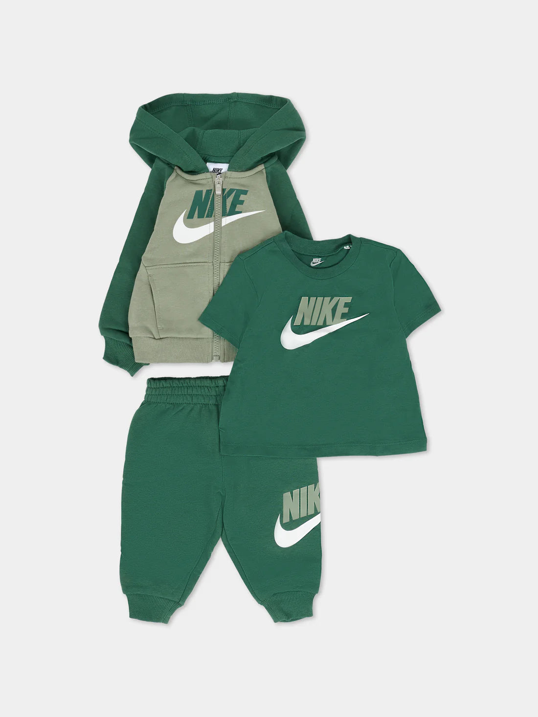 COMPLETO NIKE 3 PEZZI