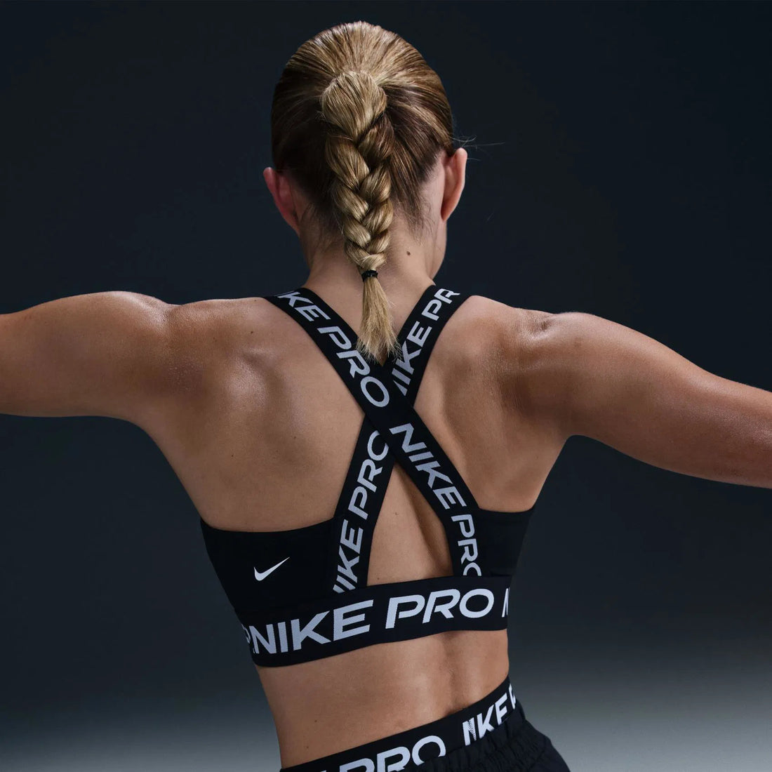 TOP NIKE PRO WOMEN'S LIGHT-SUPPORT PADD